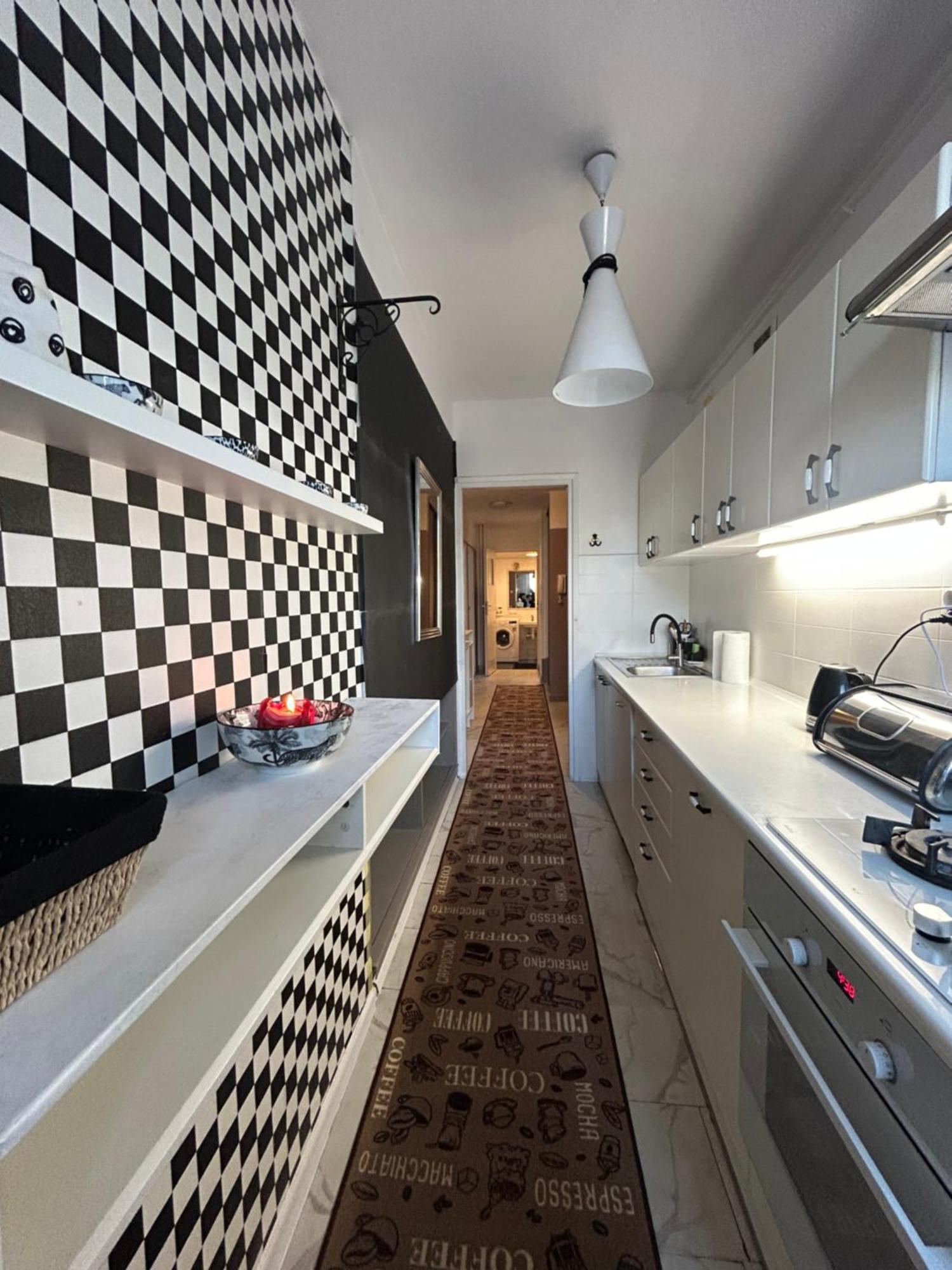 Perfect Location Two Bedrooms With Balkony Варшава Екстериор снимка